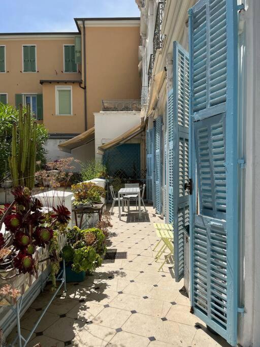 Beautiful Garden Apartment Steps From The Beach 芒通 外观 照片